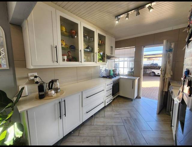 3 BEDROOM HOUSE FOR SALE IN BRACKENHURST